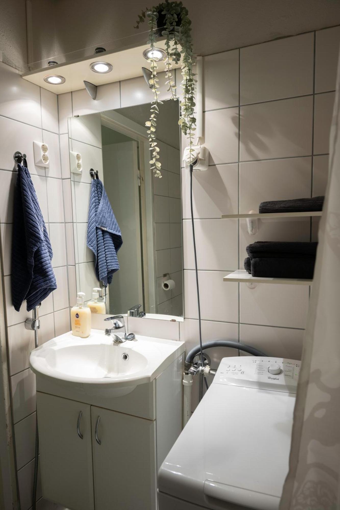 Cozy Apartment By The Sea 2 Rooms Free Private Parking เกมี ภายนอก รูปภาพ